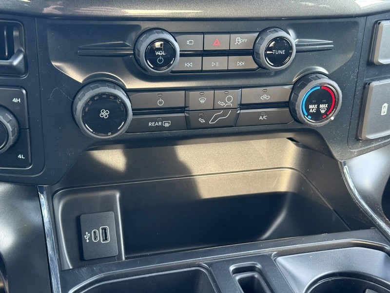 Ford F-150 Vehicle Full-screen Gallery Image 13