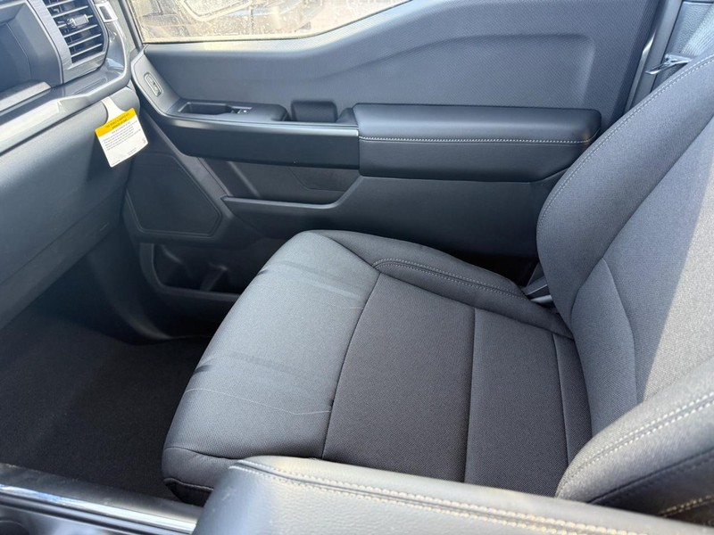 Ford F-150 Vehicle Full-screen Gallery Image 15