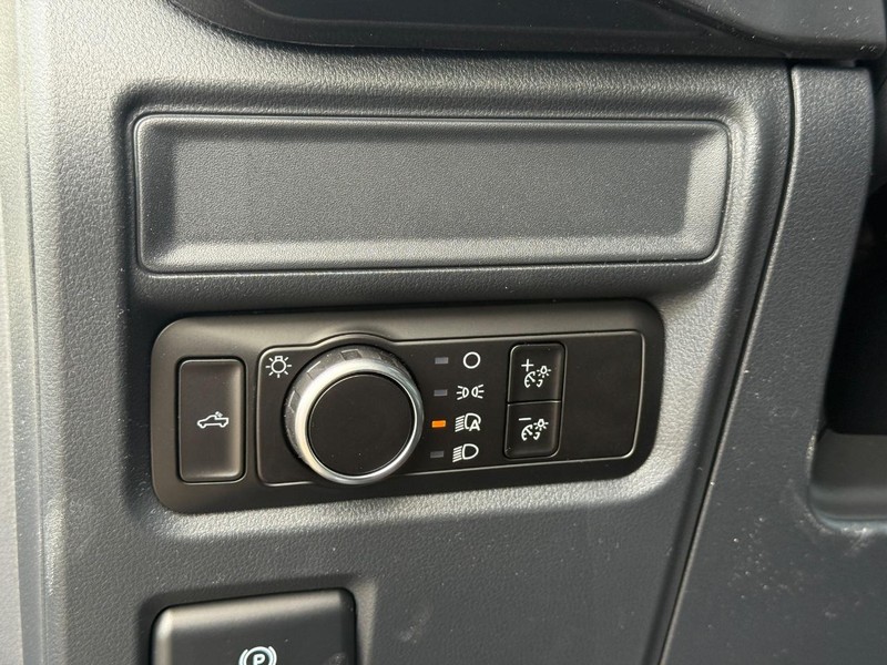 Ford F-150 Vehicle Full-screen Gallery Image 16