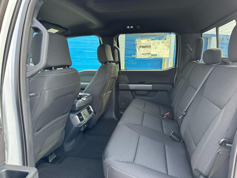 Ford F-150 Vehicle Full-screen Gallery Image 4