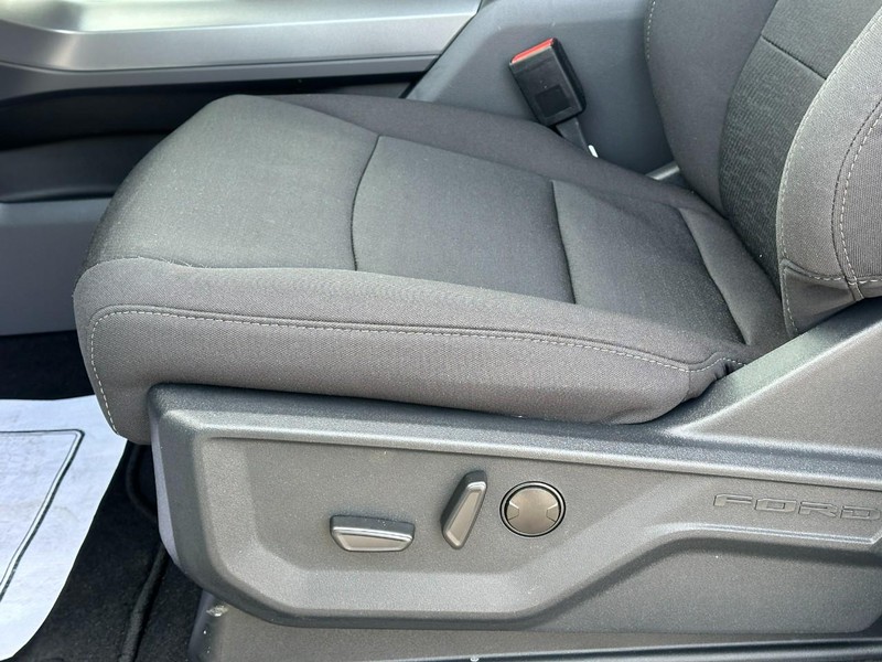 Ford F-150 Vehicle Full-screen Gallery Image 10