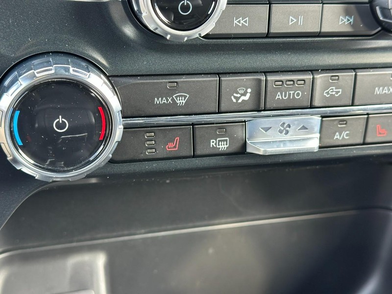 Ford F-150 Vehicle Full-screen Gallery Image 13