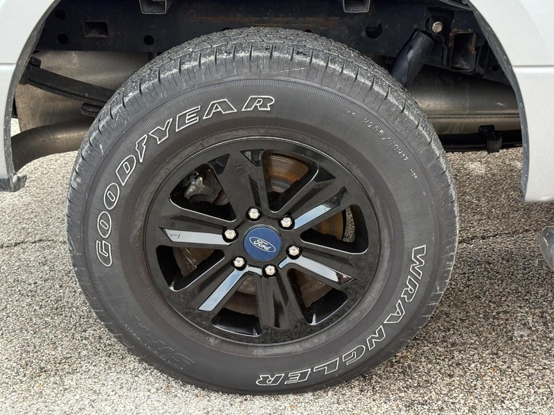 Ford F-150 Vehicle Full-screen Gallery Image 7