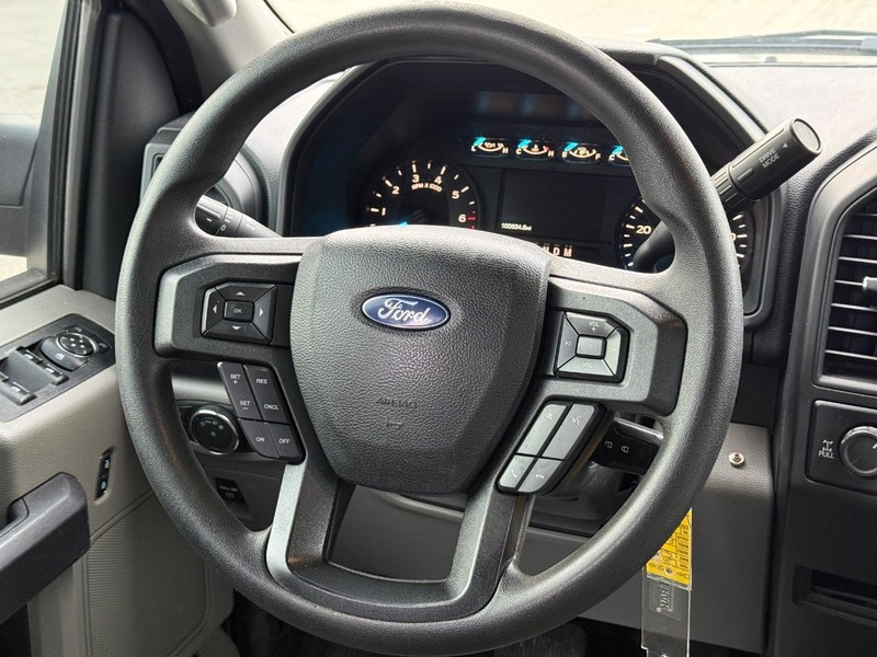 Ford F-150 Vehicle Full-screen Gallery Image 12