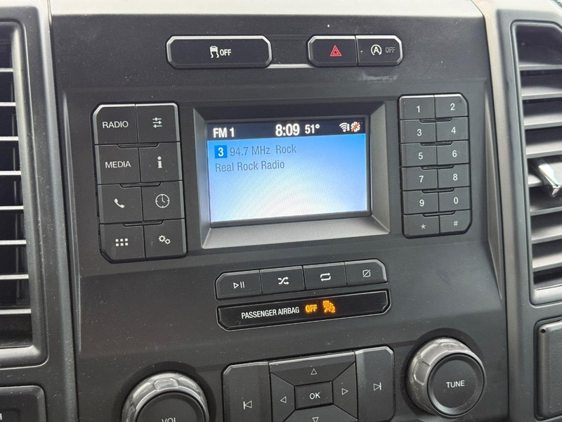 Ford F-150 Vehicle Full-screen Gallery Image 16