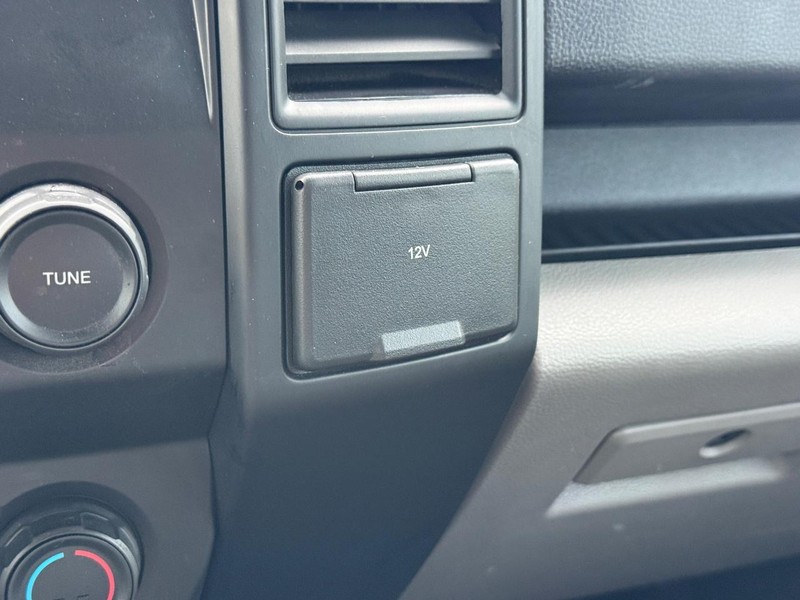 Ford F-150 Vehicle Full-screen Gallery Image 19