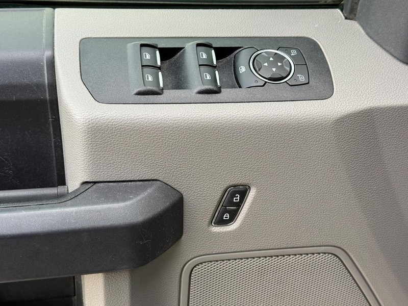 Ford F-150 Vehicle Full-screen Gallery Image 22