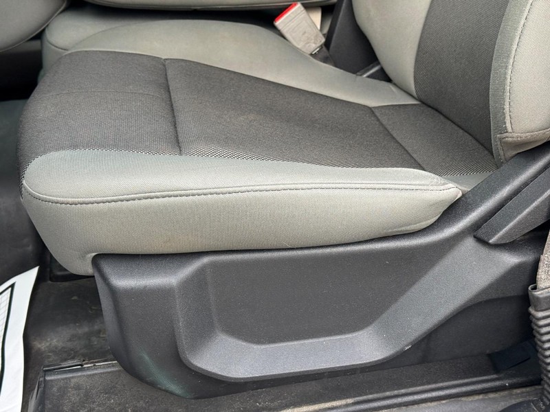 Ford F-150 Vehicle Full-screen Gallery Image 23