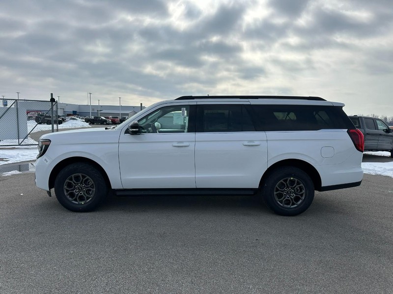 Ford Expedition Max Vehicle Full-screen Gallery Image 2