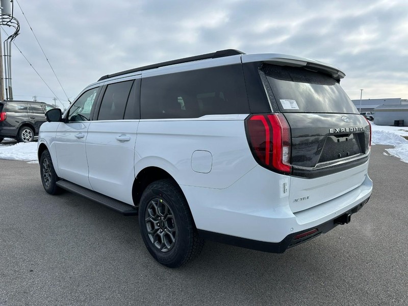 Ford Expedition Max Vehicle Full-screen Gallery Image 3