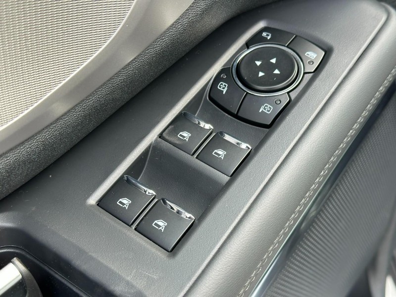 Ford Expedition Max Vehicle Full-screen Gallery Image 10