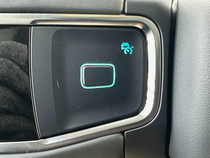 Ford Expedition Max Vehicle Full-screen Gallery Image 12