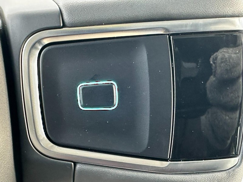 Ford Expedition Max Vehicle Full-screen Gallery Image 13