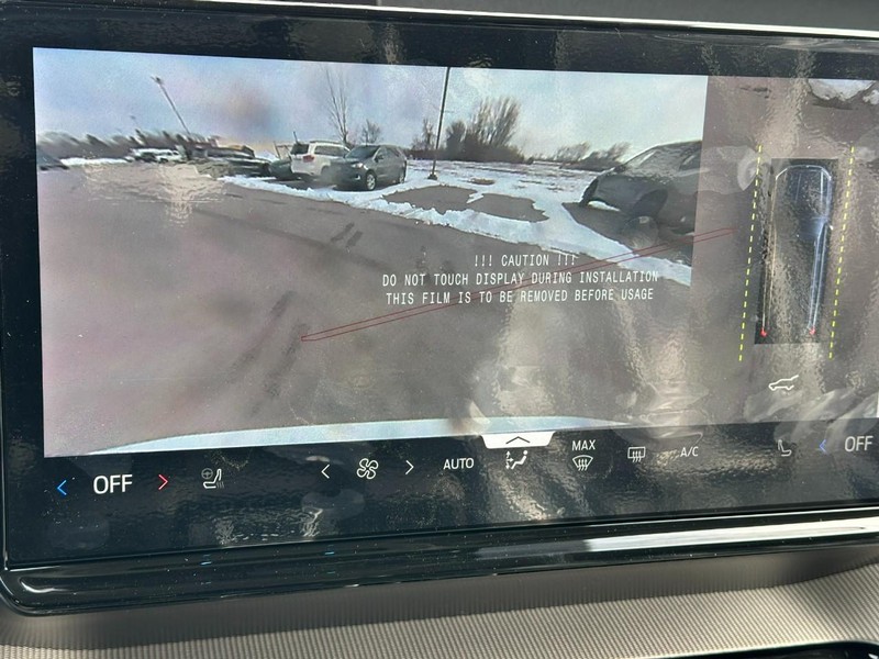 Ford Expedition Max Vehicle Full-screen Gallery Image 14