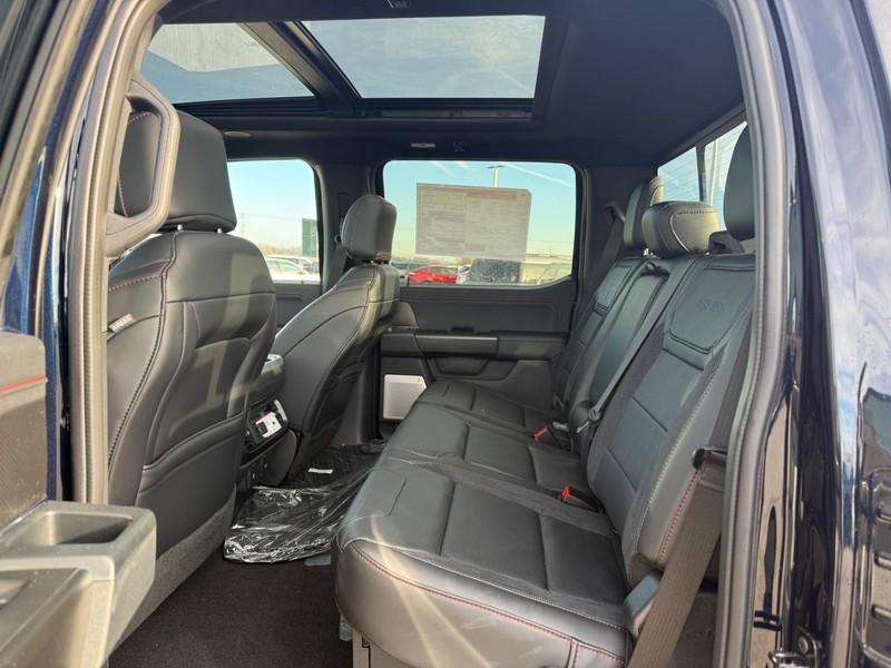 Ford F-150 Vehicle Full-screen Gallery Image 5