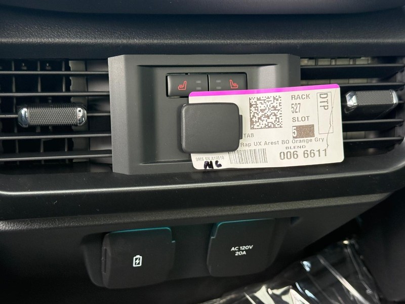 Ford F-150 Vehicle Full-screen Gallery Image 7