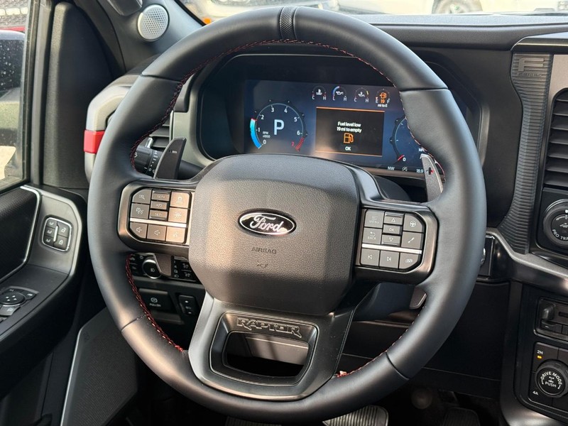 Ford F-150 Vehicle Full-screen Gallery Image 9