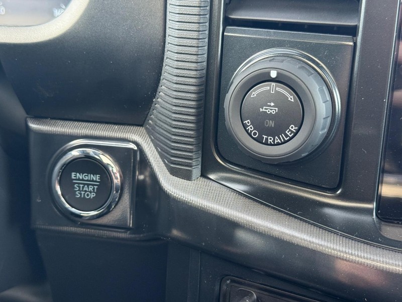 Ford F-150 Vehicle Full-screen Gallery Image 12