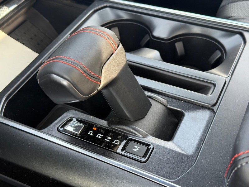 Ford F-150 Vehicle Full-screen Gallery Image 18