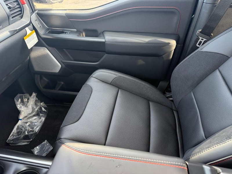 Ford F-150 Vehicle Full-screen Gallery Image 19