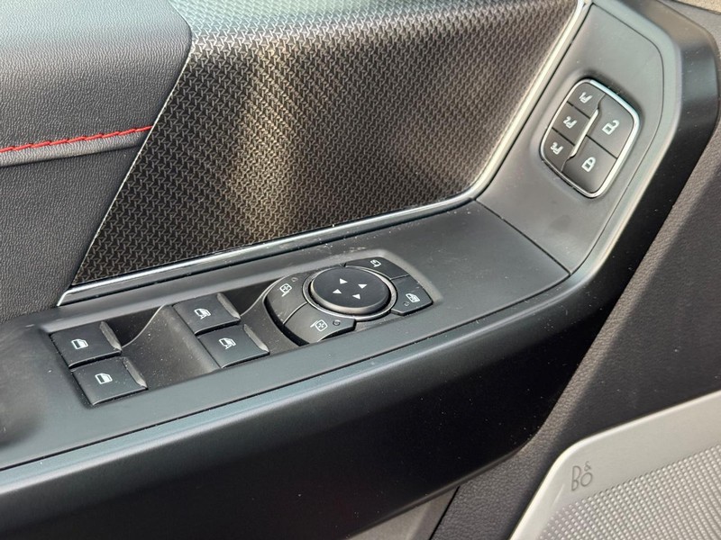 Ford F-150 Vehicle Full-screen Gallery Image 22