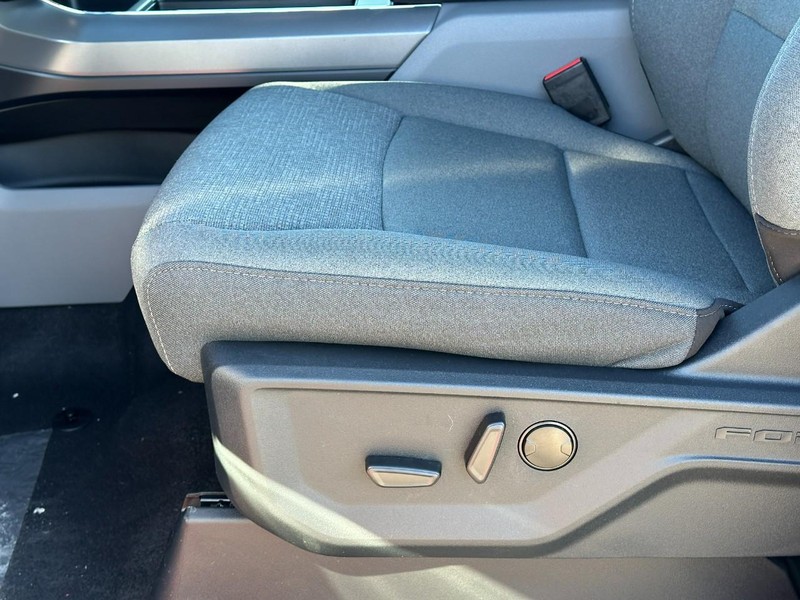 Ford F-150 Vehicle Full-screen Gallery Image 10