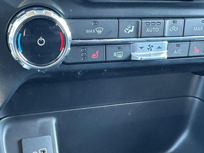 Ford F-150 Vehicle Full-screen Gallery Image 13