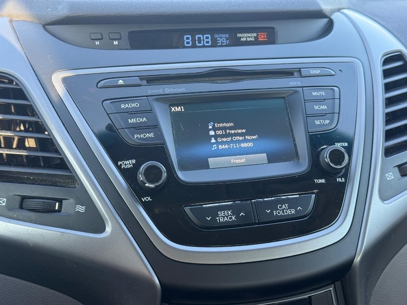 Hyundai Elantra Vehicle Full-screen Gallery Image 15