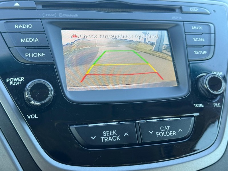 Hyundai Elantra Vehicle Full-screen Gallery Image 16