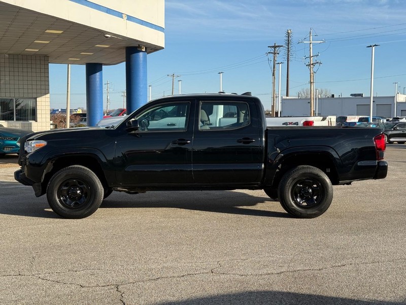 Toyota Tacoma Vehicle Full-screen Gallery Image 2