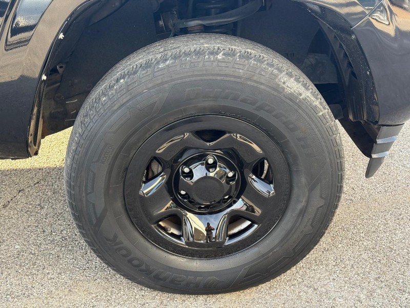 Toyota Tacoma Vehicle Full-screen Gallery Image 7