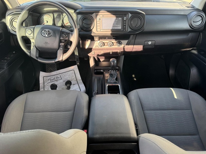 Toyota Tacoma Vehicle Full-screen Gallery Image 11