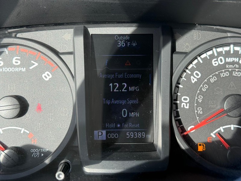 Toyota Tacoma Vehicle Full-screen Gallery Image 20