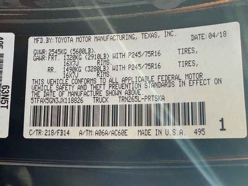 Toyota Tacoma Vehicle Full-screen Gallery Image 23