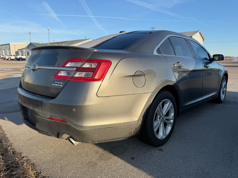 Ford Taurus Vehicle Full-screen Gallery Image 2