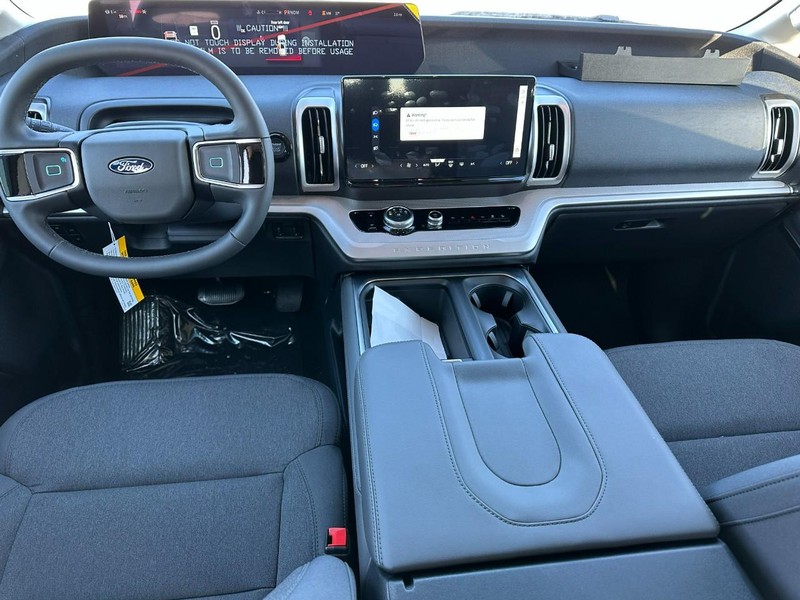 Ford Expedition Max Vehicle Full-screen Gallery Image 6