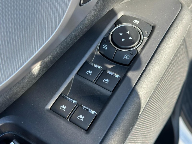 Ford Expedition Max Vehicle Full-screen Gallery Image 10