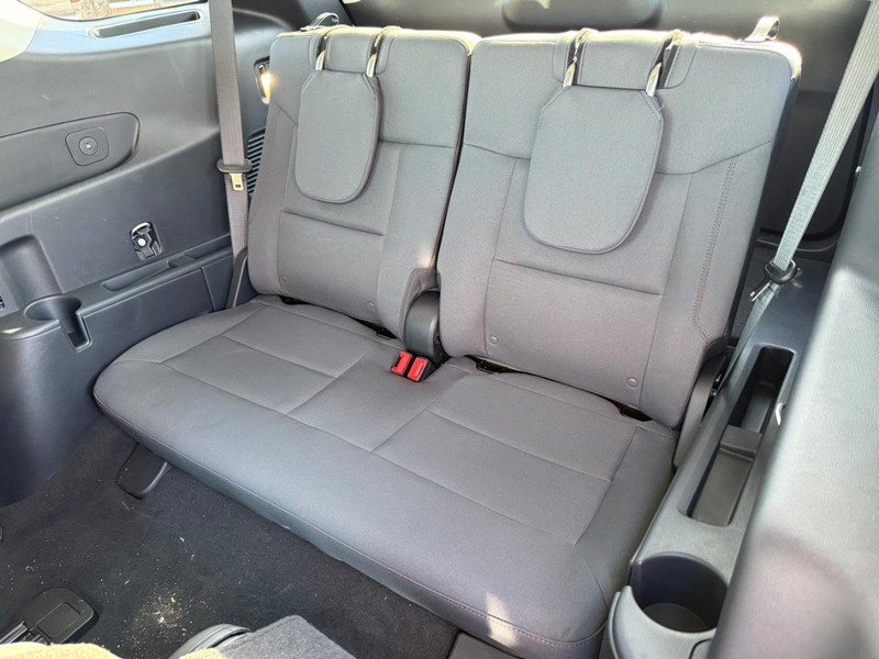 Ford Explorer Vehicle Full-screen Gallery Image 5