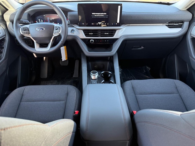 Ford Explorer Vehicle Full-screen Gallery Image 7