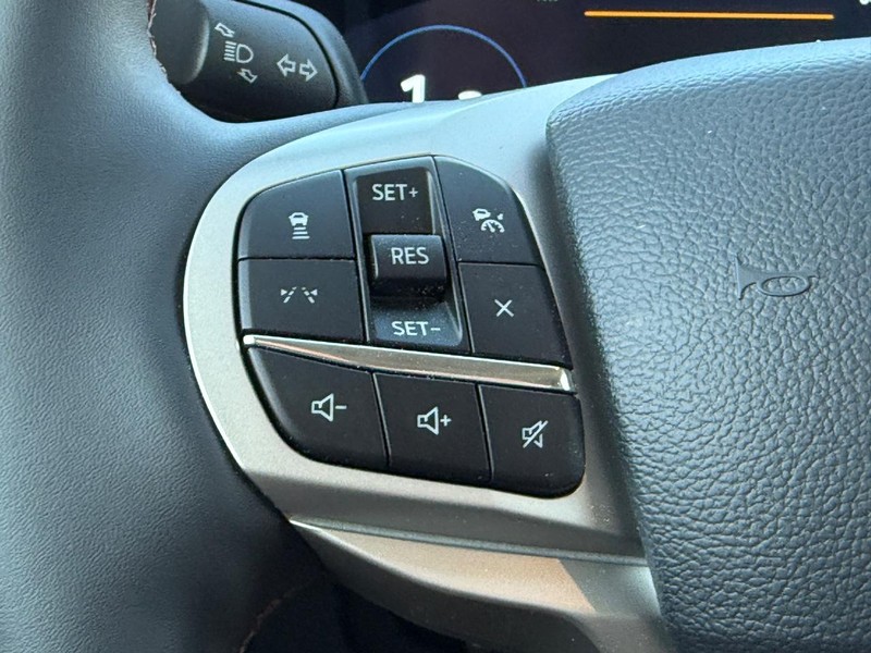 Ford Explorer Vehicle Full-screen Gallery Image 9