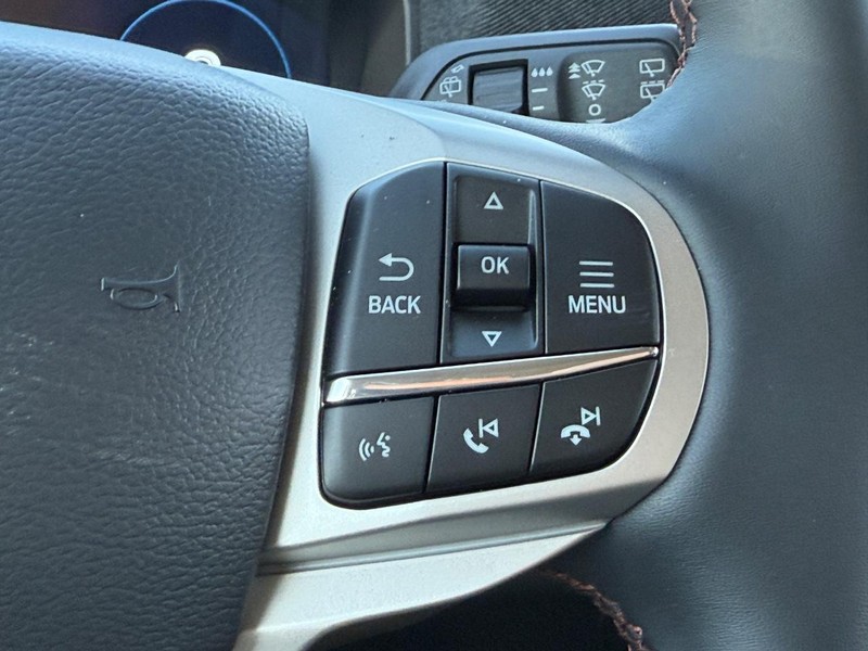 Ford Explorer Vehicle Full-screen Gallery Image 10