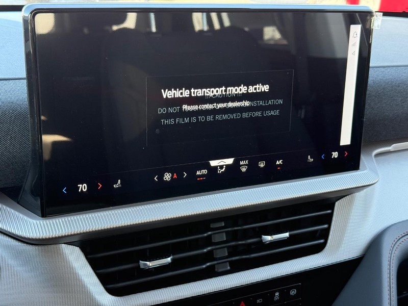 Ford Explorer Vehicle Full-screen Gallery Image 11