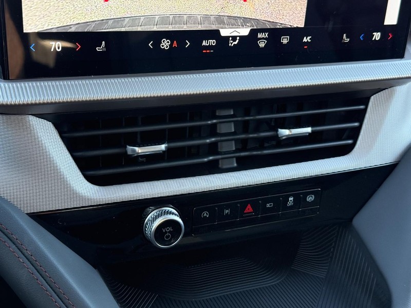 Ford Explorer Vehicle Full-screen Gallery Image 13