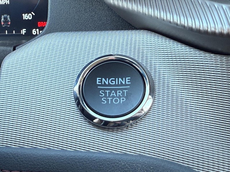 Ford Explorer Vehicle Full-screen Gallery Image 14