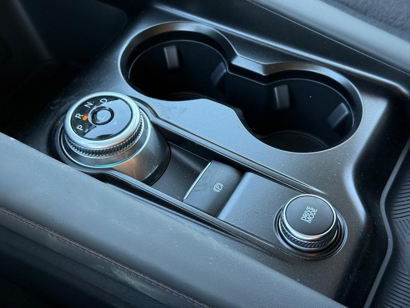 Ford Explorer Vehicle Full-screen Gallery Image 15