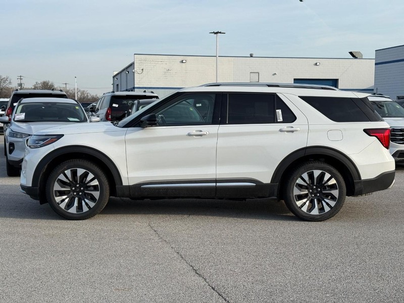 Ford Explorer Vehicle Full-screen Gallery Image 2