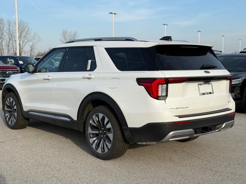 Ford Explorer Vehicle Full-screen Gallery Image 3