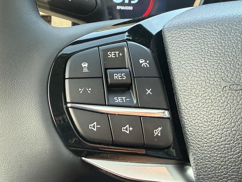 Ford Explorer Vehicle Full-screen Gallery Image 11