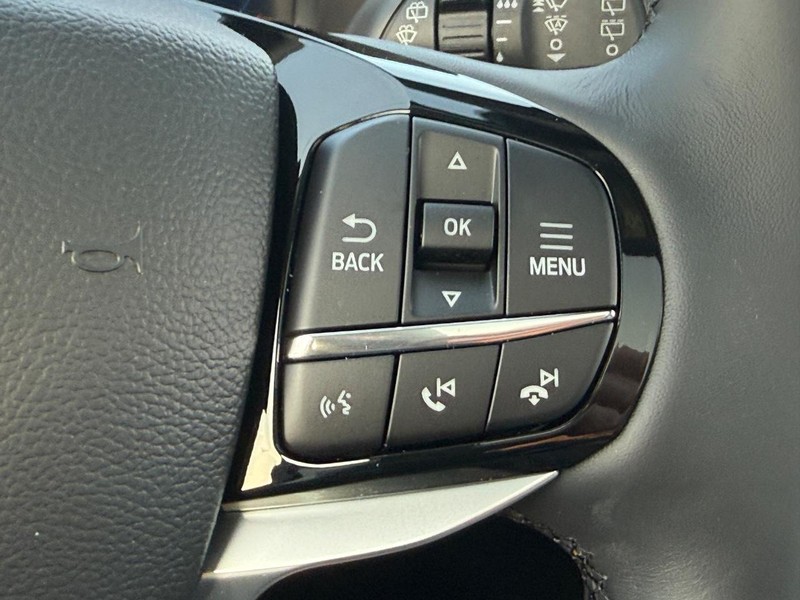 Ford Explorer Vehicle Full-screen Gallery Image 12