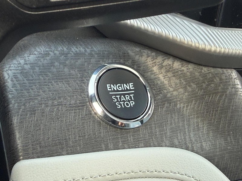 Ford Explorer Vehicle Full-screen Gallery Image 13